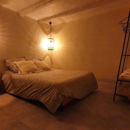Logement Chaleureux Avec Parking Gratuit Oyre Bagian luar foto