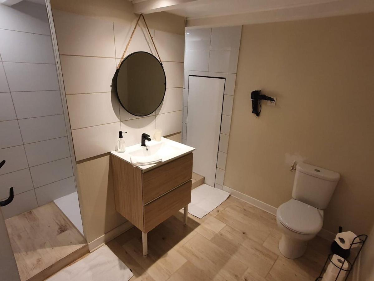 Logement Chaleureux Avec Parking Gratuit Oyre Bagian luar foto