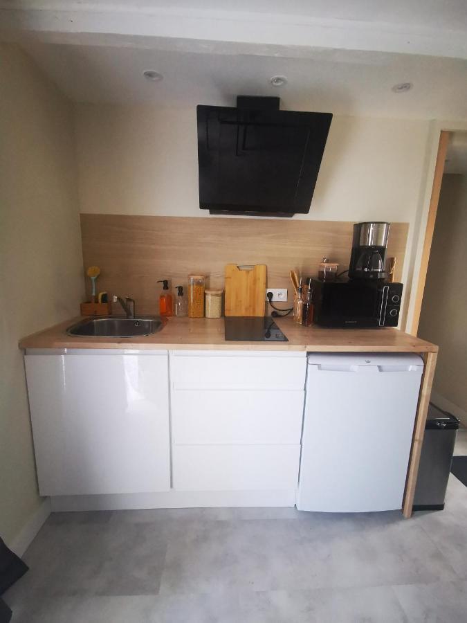Logement Chaleureux Avec Parking Gratuit Oyre Bagian luar foto