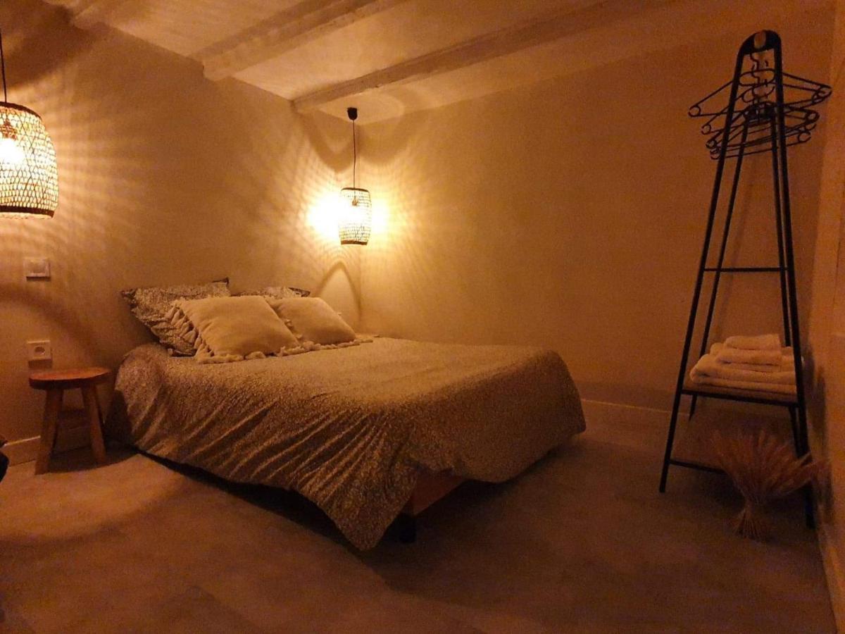 Logement Chaleureux Avec Parking Gratuit Oyre Bagian luar foto