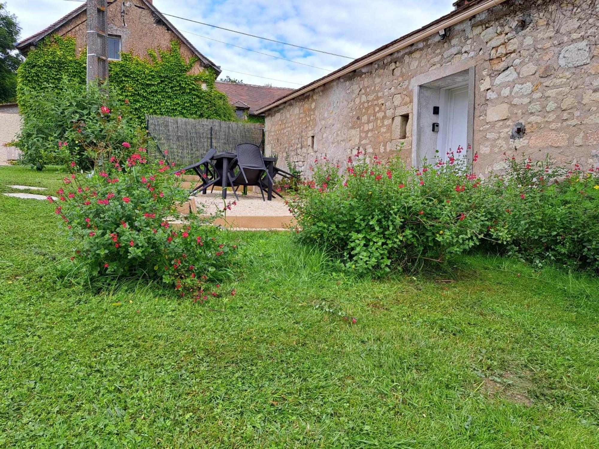 Logement Chaleureux Avec Parking Gratuit Oyre Bagian luar foto
